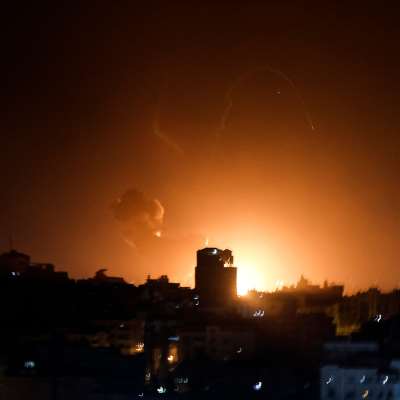 طائرات العدو تقصف غزة... والمقاومة تردّ