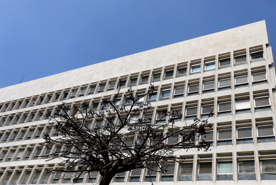 ملاحقة شركاء سلامة الأجانب: 12 مصرفاً في سويسرا | القضاء الأوروبي يصر  على استجواب الحاكم في بيروت