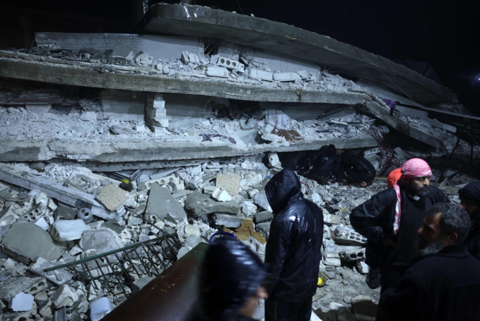 زلزال مدمّر يضرب تركيا وسوريا: مئات القتلى والجرحى وانهيار مبانٍ بالكامل