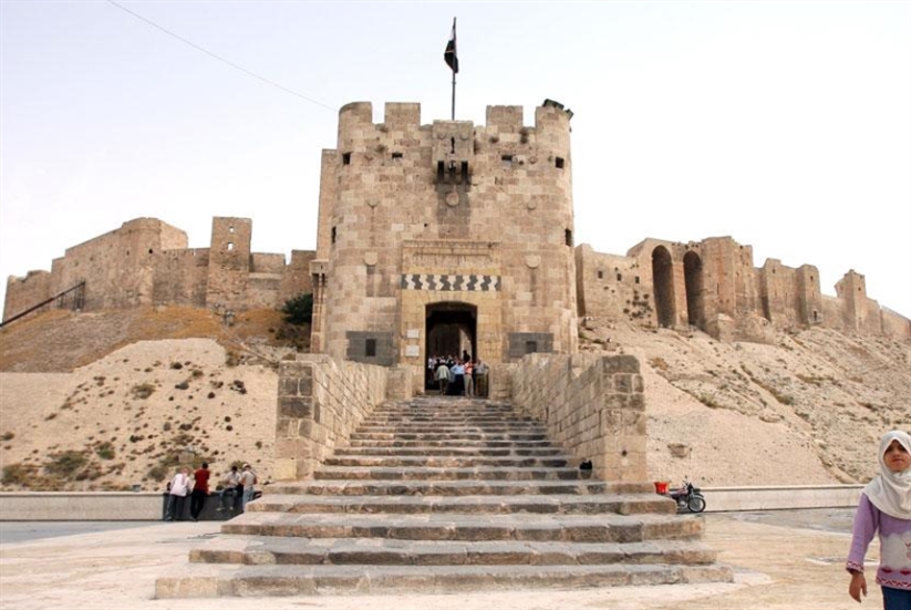 الزلزال يصيب قلعة حلب