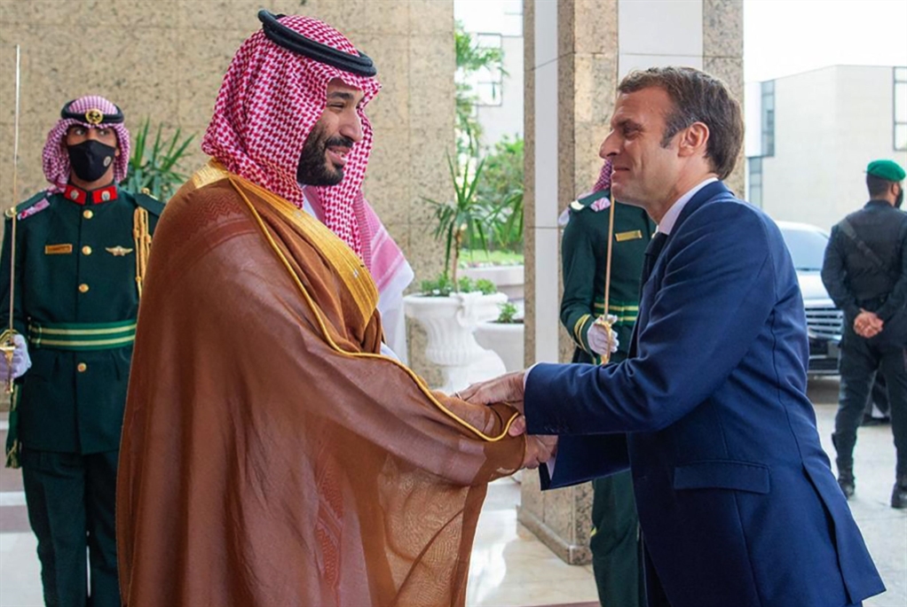 وقائع اتصالات فرنسا مع أميركا والسعودية: التهديد بالعقوبات يثمر رئاسياً... «توتال» تتحرك وتوقعات إيجابية حول الكهرباء
