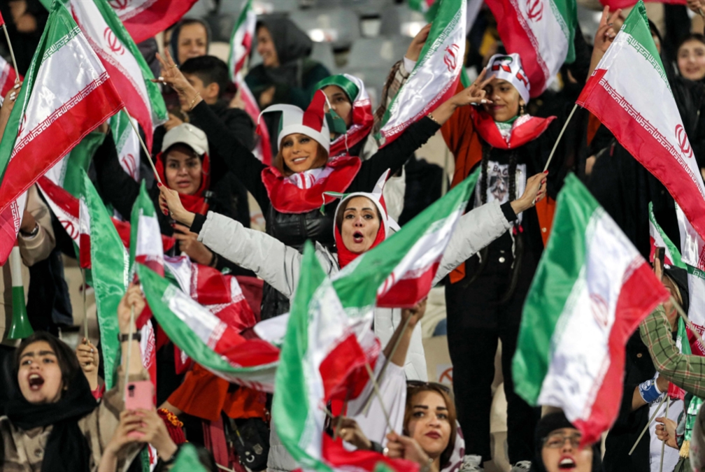 المشجّعات الإيرانيات يحضرن مباراة إيران وروسيا