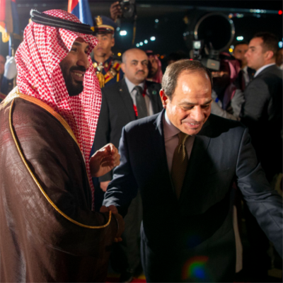 خيارات القاهرة أكثر ضيقاً: نحو الرضوخ للابتزاز الخليجي