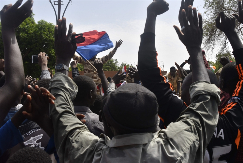 انقلاب النيجر يؤرّق الغرب: واشنطن وباريس في المأزق  الأفريقي