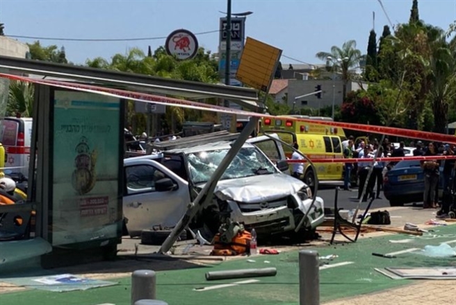 إصابات في عملية دهس وطعن في تل أبيب