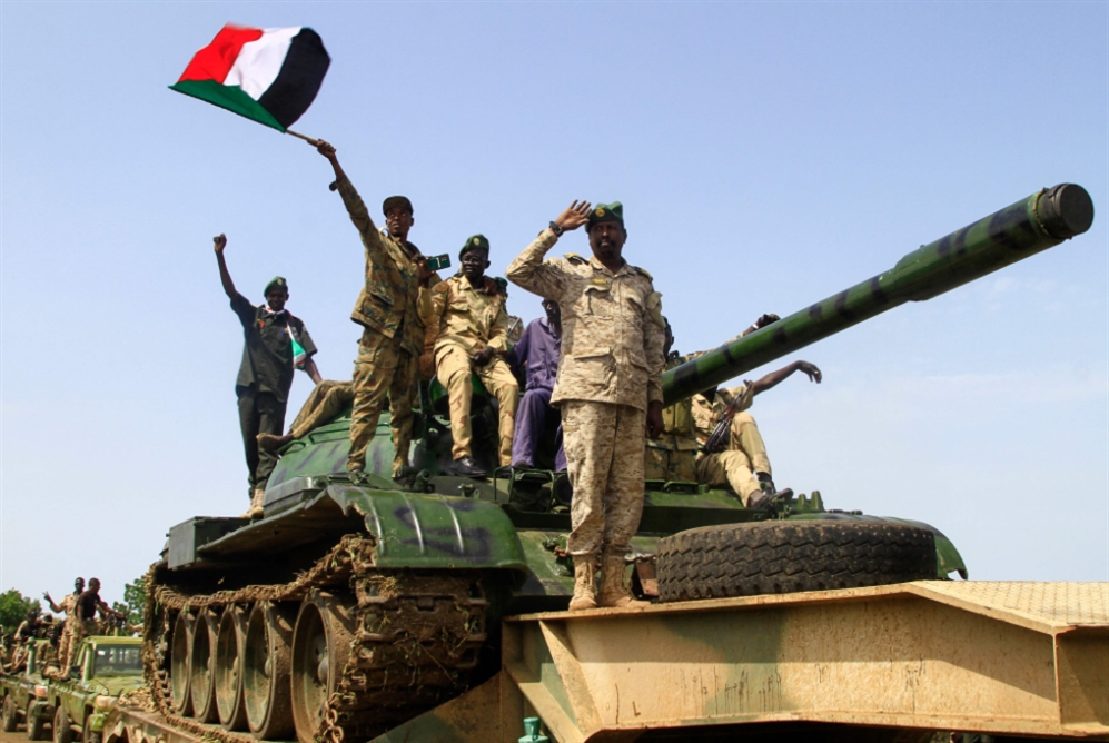 السودان | الجيش و«الدعم» يتبادلان إعلان السيطرة: «المدرّعات» مسرحاً للمعركة الأشرس