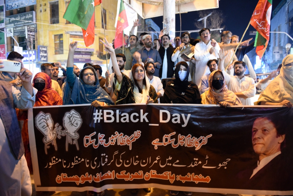 باكستان | الساحة تخلو للجيش: أفول زمن عمران خان؟