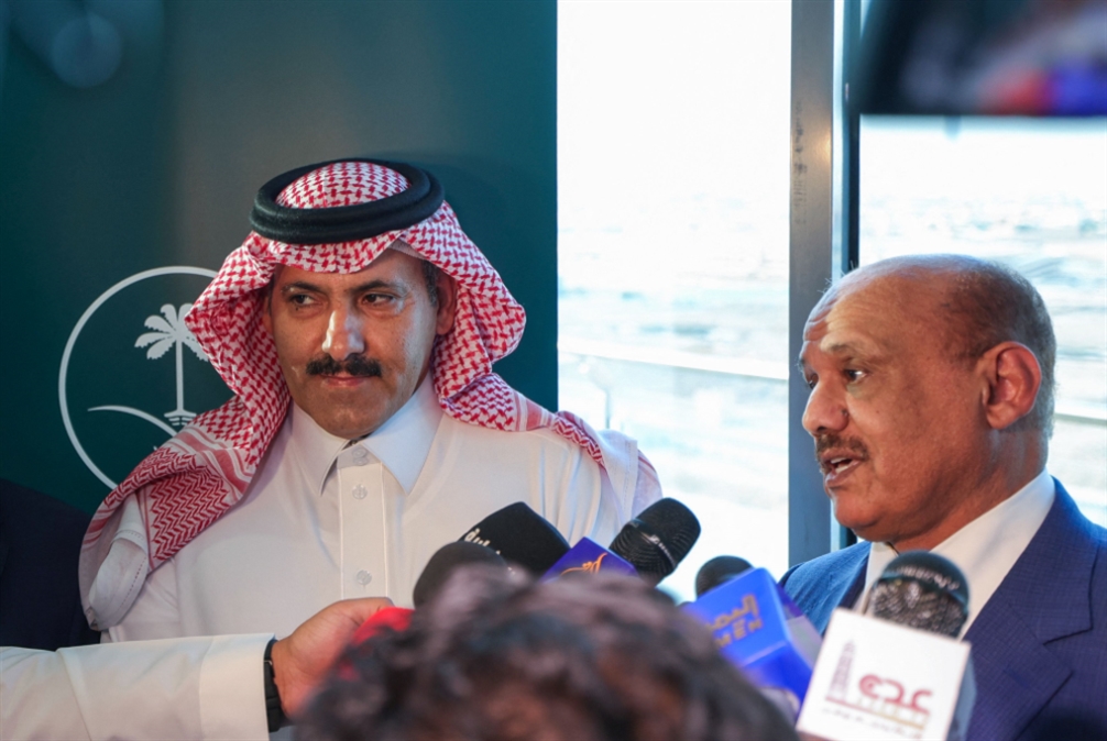 الرياض تقطع الطريق على أبو ظبي: تثبيت مؤقت لحكومة عدن