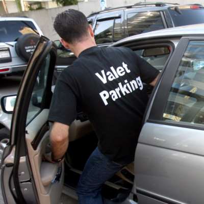 الـ«Valet Parking»: استيلاء على جوانب الطرقات