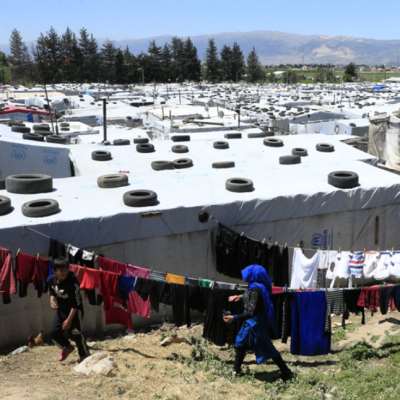 لبنانيون وسوريون يحتجزون مخطوفهم في مخيّم للنازحين