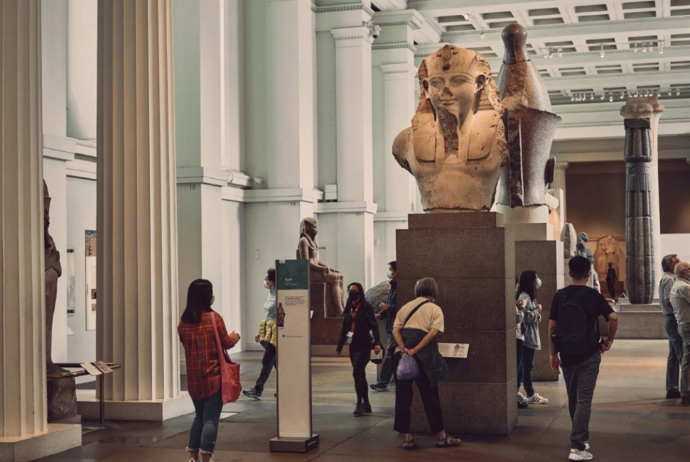 المتحف البريطاني «يبيع» آثاره... المنهوبة!