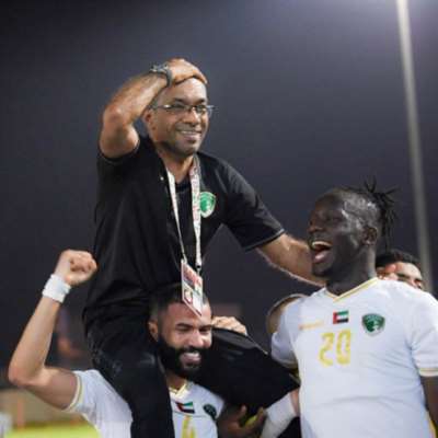 الإمارات فريق إنييستا يقيل مدرّبه بسبب سوء النتائج