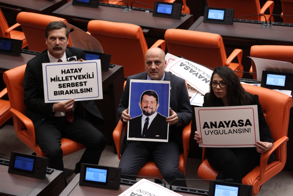 انقسام مؤسّساتي في تركيا: «الدستورية» في قلب الكباش السياسي