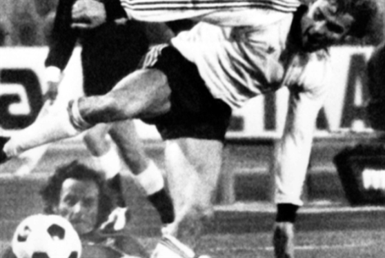 وفاة الألماني هولسنباين بطل «مونديال» 1974