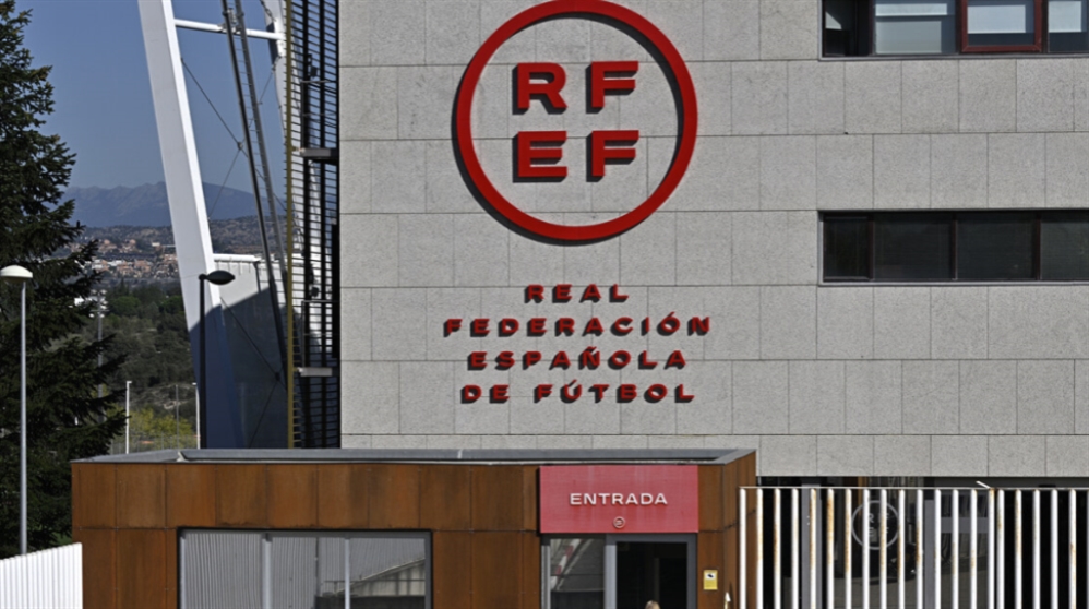 صورة الحكومة الإسبانية تتعهّد بإصلاح الوضع «غير المقبول» في اتحاد كرة القدم