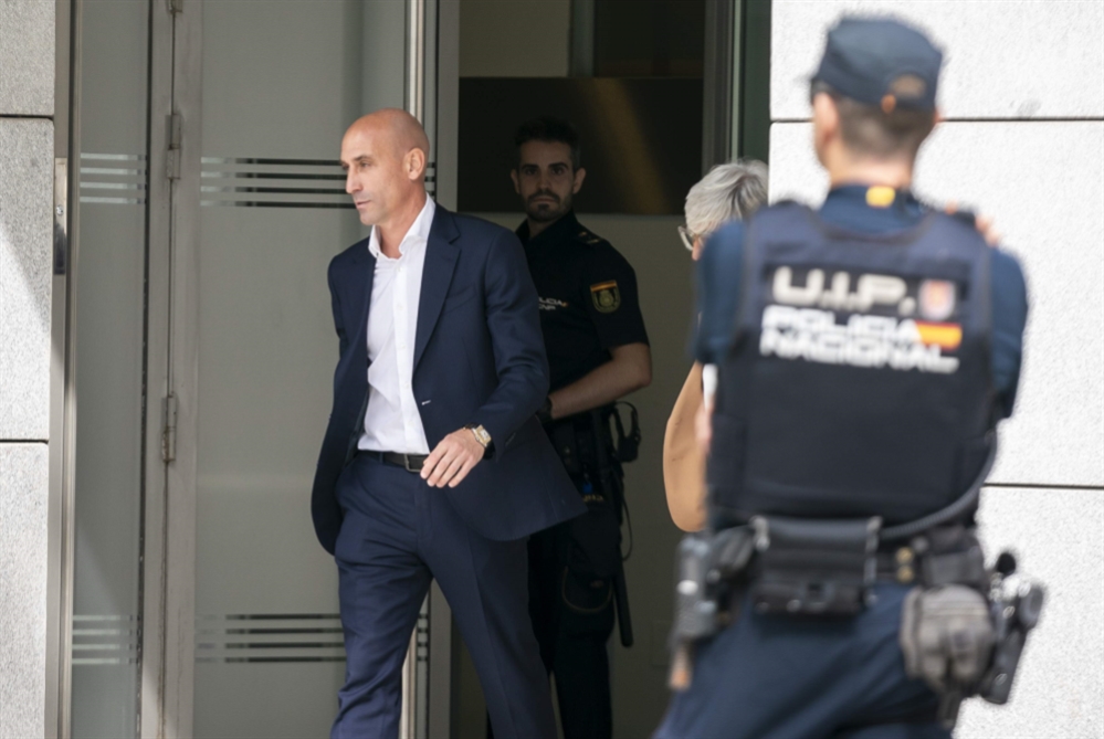القضاء الإسباني يستدعي رئيس اتحاد الكرة المستقيل روبياليس
