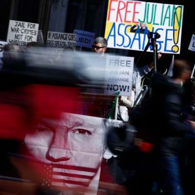موافقة بريطانية على استئناف قرار ترحيله: جوليان أسانج يُفلت من الطاغوت الأميركي... مؤقّتاً!