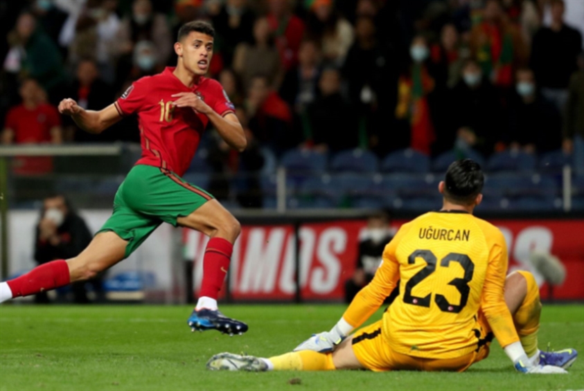 أوروبا 2024: نونيش بديلاً للاعب النصر أوتافيو في تشكيلة البرتغال