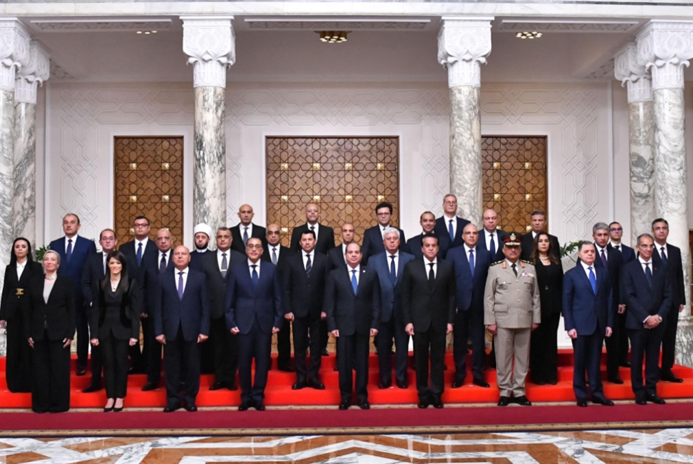 مصر | حكومة الـ18 شهراً تؤدّي اليمين: سكرتارية بأمر الرئيس