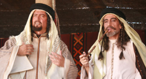 غسان مسعود وبيار داغر في «فنجان الدم»