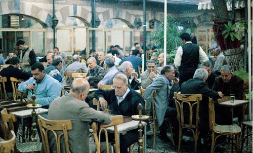 مقهى الروضة...ملتقى المثقفين في دمشق