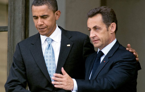 ساركوزي وأوباما على باب الإليزيه يوم الجمعة الماضي (بول ريتشاردز - أ ف ب)