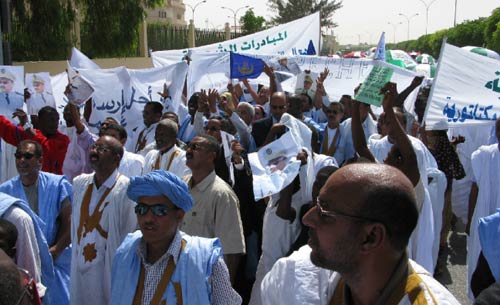 انصار الانقلابيين يتظاهرون في نواكشوط (الأخبار)