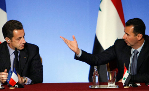الأسد وساركوزي في باريس الاسبوع الماضي (اريك غيلارد- رويترز)