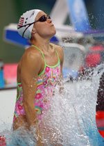 السبّاحة الأميركية ناتالي كوهلين خلال أدائها التمرينات (دايقيد فيليب ـ أ ب)