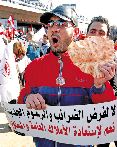 تظاهرة الاتحاد العمّالي العام: من يحمي لقمة العيش؟ (مروان طحطح)