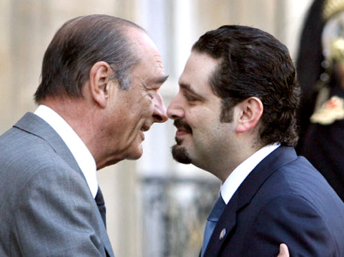 الرئيس الفرنسي جاك شيراك مستقبلاً النائب سعد الحريري في قصر الإليزيه أمس (أ ف ب)