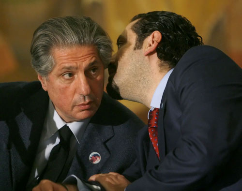 الحريري والجميّل خلال اجتماع قوى 14 آذار في فندق فينيسيا أمس (مروان طحطح)