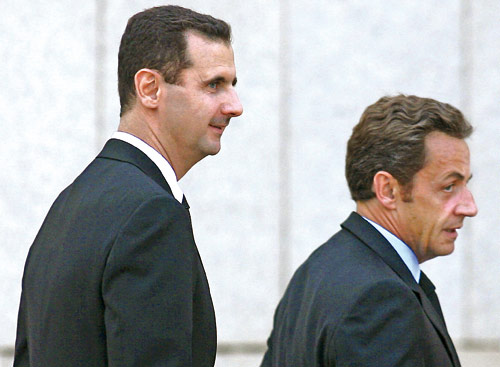 الرئيسان بشار الأسد ونيكولا ساركوزي في دمشق أمس (عوض عوض ـ أ ف ب)
