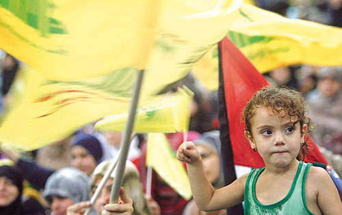 طفلة تشارك المحتفلين بيوم القدس في بيروت أمس (مروان طحطح)