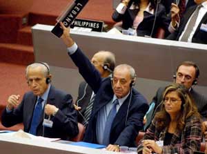 الرئيس بري خلال الجمعية العمومية للاتحاد البرلماني الدولي والى جانبه النائبة غنوة جلول (حسن ابراهيم)