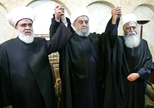 قباني وقبلان وحسن خلال لقائهم في المجلس الإسلامي الشيعي الأعلى أمس (وائل اللادقي)