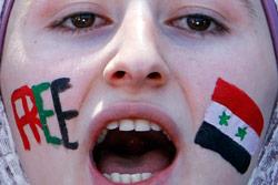 متظاهرة ضدّ النظام السوري في عمّان (محمد حامد ــ رويترز)