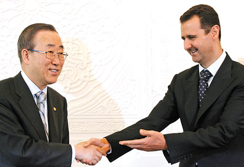 الأسد يرحب ببان (جمال الصعيدي ـ رويترز)
