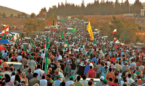 حشود في طريقها الى ساحة المهرجان (علي فواز)