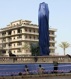 تمثال الحريري في ساحة الانفجار (بلال جاويش)