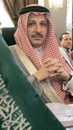 المندوب السعودي ممثلاً ملك بلاده في القمّة العربيّة في دمشق (أرشيف)