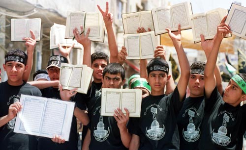 مظاهرة طلابيّة لاتحاد الطلبة المسلمين احتجاجا على تدنيس القرآن (خاص الأخبار)