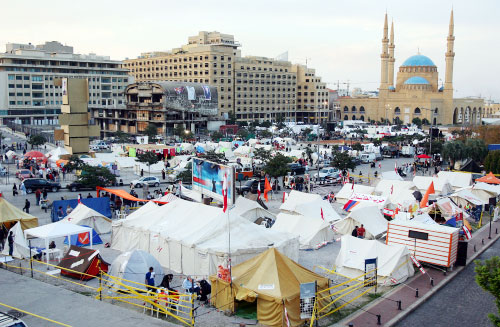 “مخيم” ساحة الشهداء أمس (وائل اللادقي)