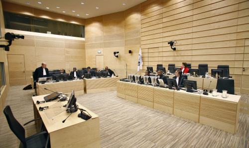احدى قاعات المحاكم الدولية في لاهاي (رويترز)