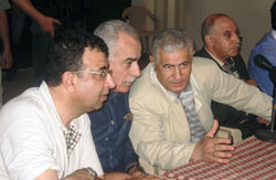 من اليمين: فيصل وزكي وابو العينين وعبد العال في البداوي (عبد الكافي الصمد)