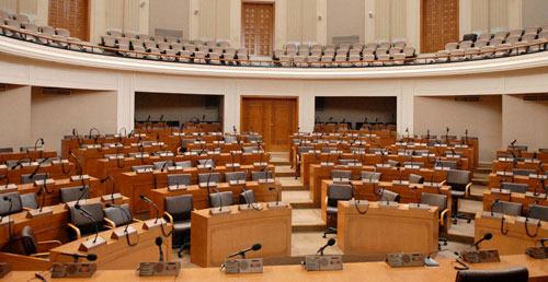قاعة الهيئة العامة بانتظار النواب (علي فواز)