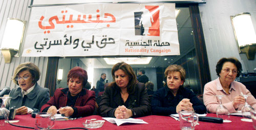 من اليمين: وداد شختورة، لورا صفير، لينا أبو حبيب، أقبال دوغان، أقبال شايب (هيثم الموسوي)