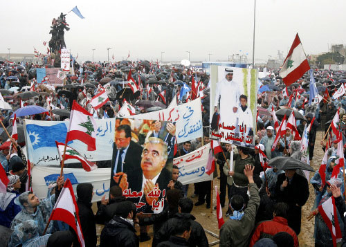 حشود في ساحة الشهداء في ذكرى استشهاد الرئيس الحريري