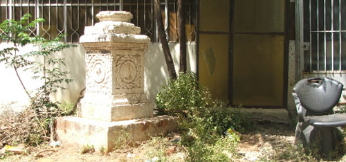 قاعدة تمثال الأمير بشير في برج البراجنة