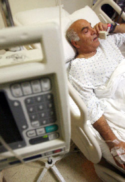 الدكتور هاني سليمان في المستشفى(بلال جاويش)